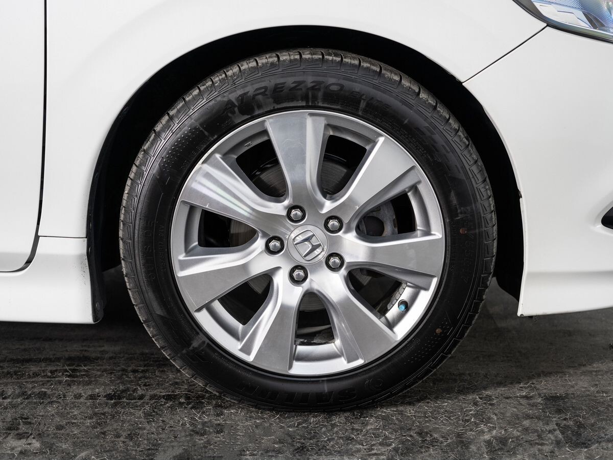 Honda Jade 2017 - фото автомобиля
