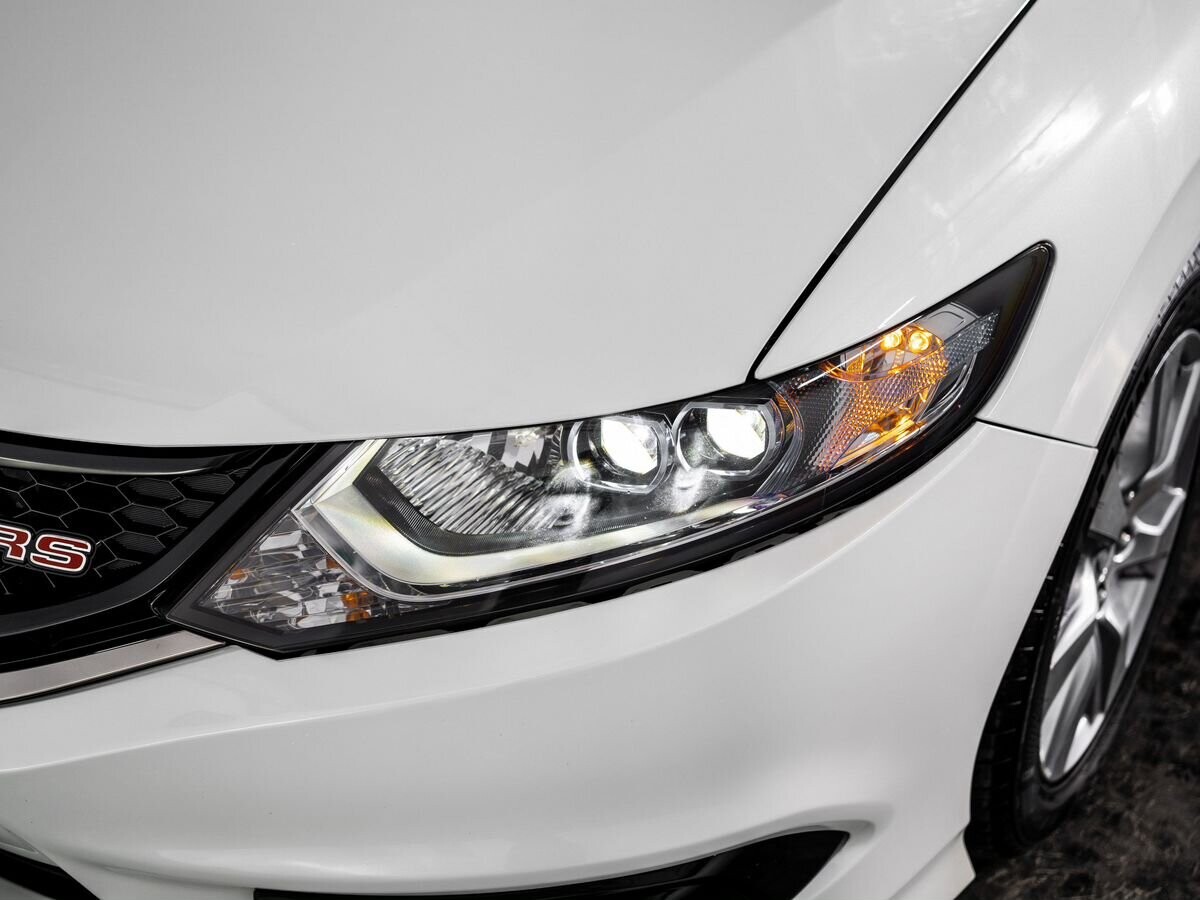 Honda Jade 2017 - фото автомобиля