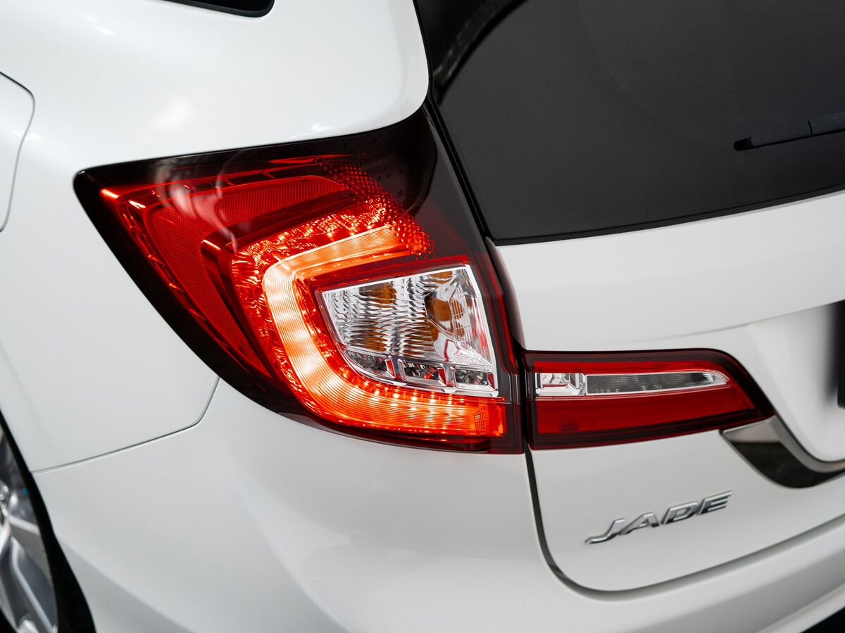 Honda Jade 2017 - фото автомобиля
