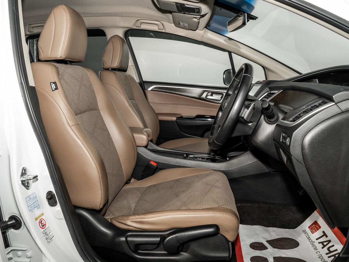 Honda Jade 2017 - фото автомобиля