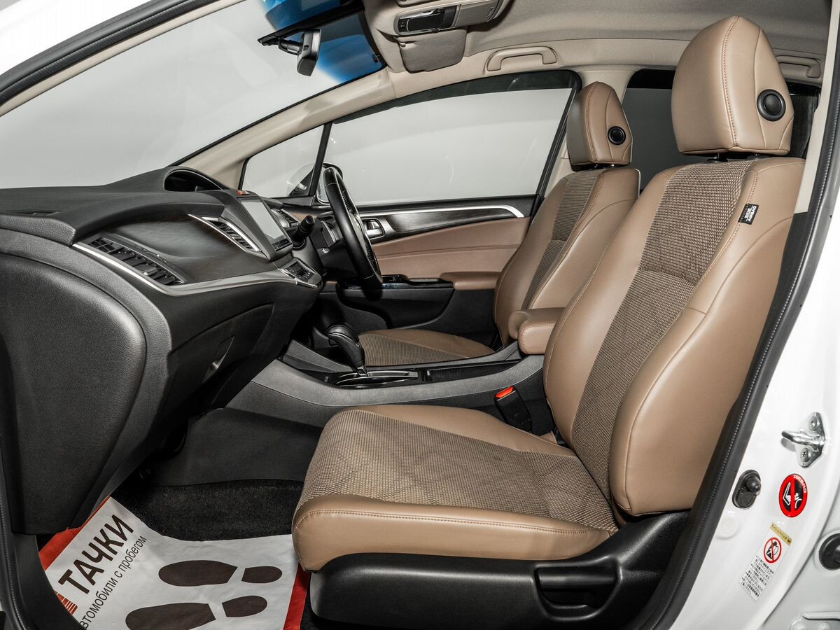 Honda Jade 2017 - фото автомобиля