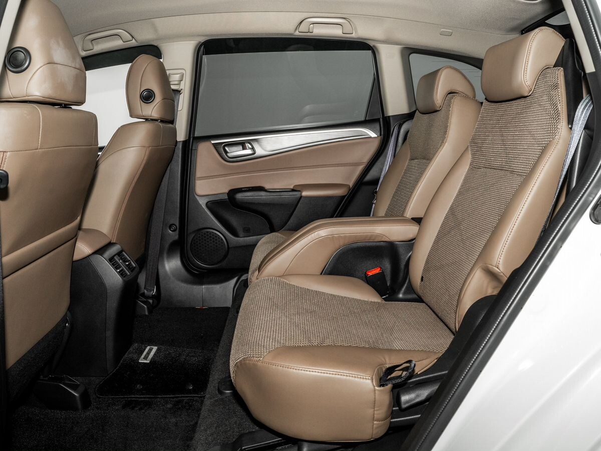 Honda Jade 2017 - фото автомобиля