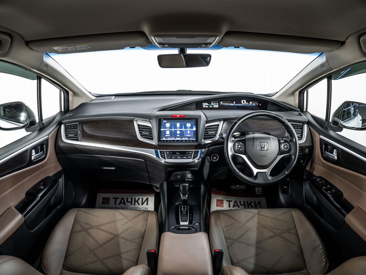 Honda Jade 2017 - фото автомобиля