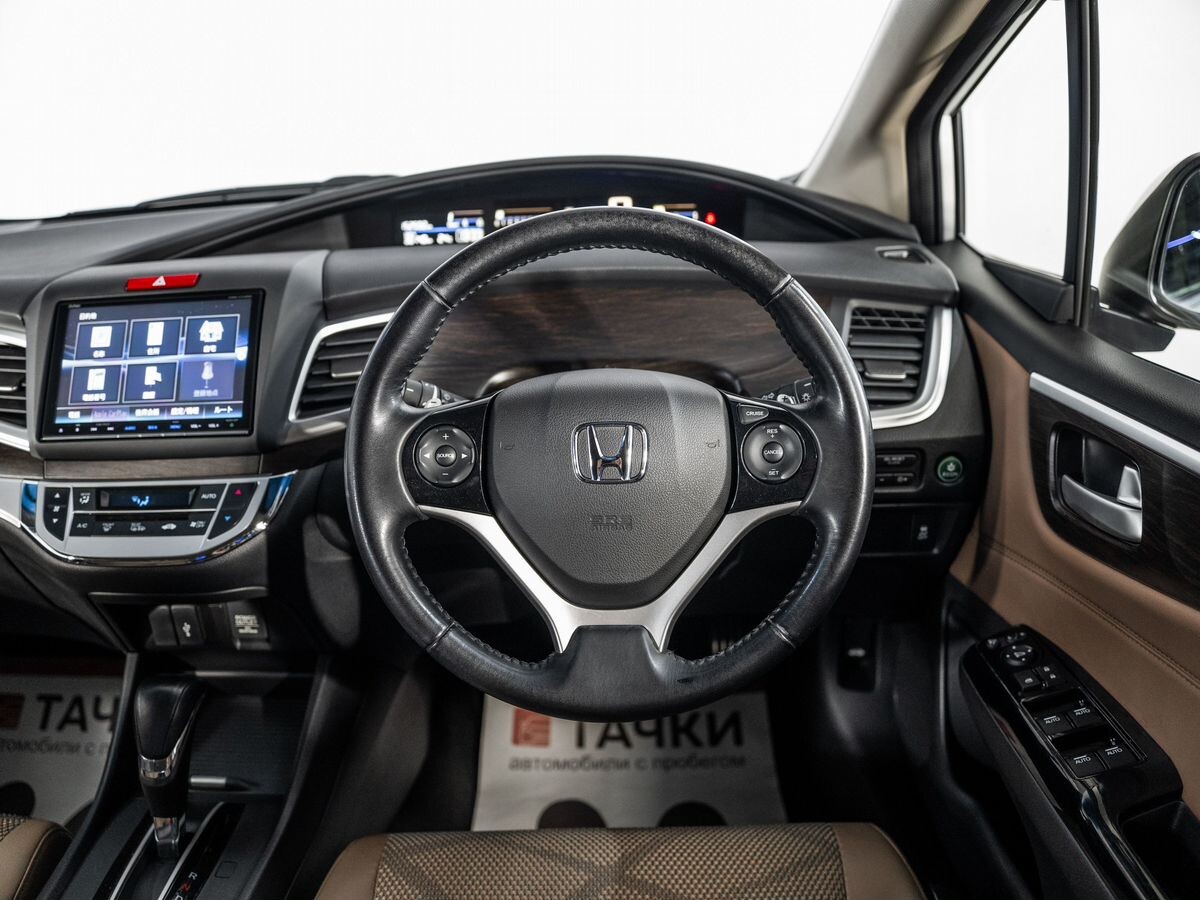 Honda Jade 2017 - фото автомобиля