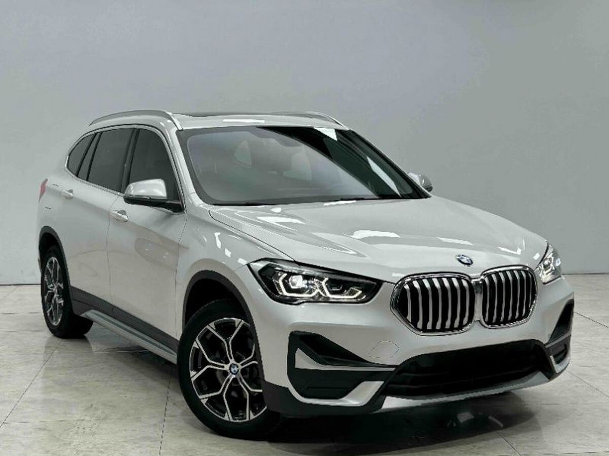 BMW X1 2022 - фото автомобиля