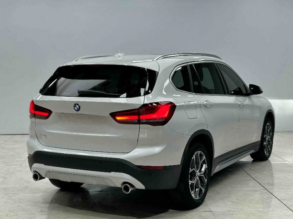 BMW X1 2022 - фото автомобиля