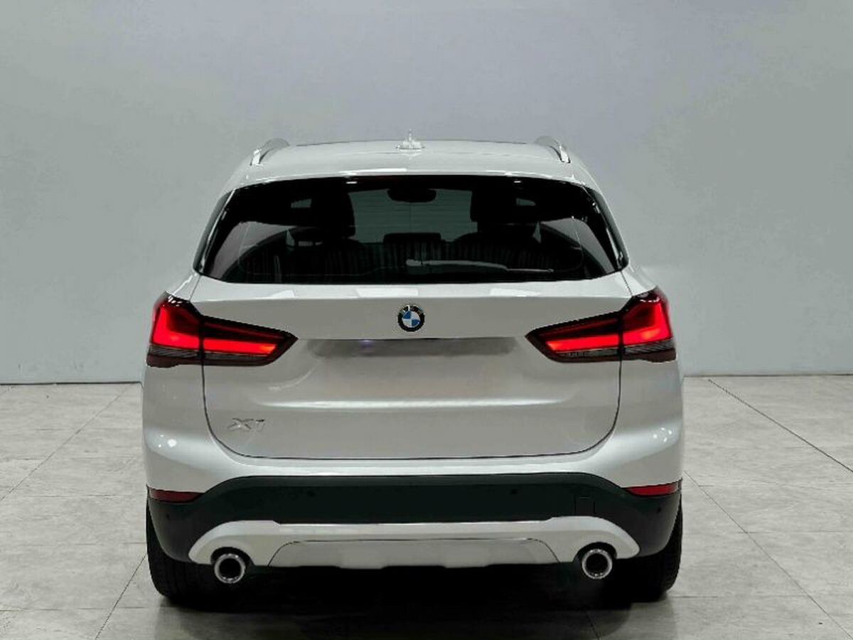 BMW X1 2022 - фото автомобиля