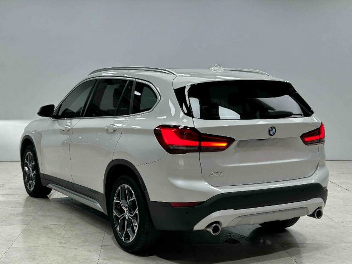 BMW X1 2022 - фото автомобиля
