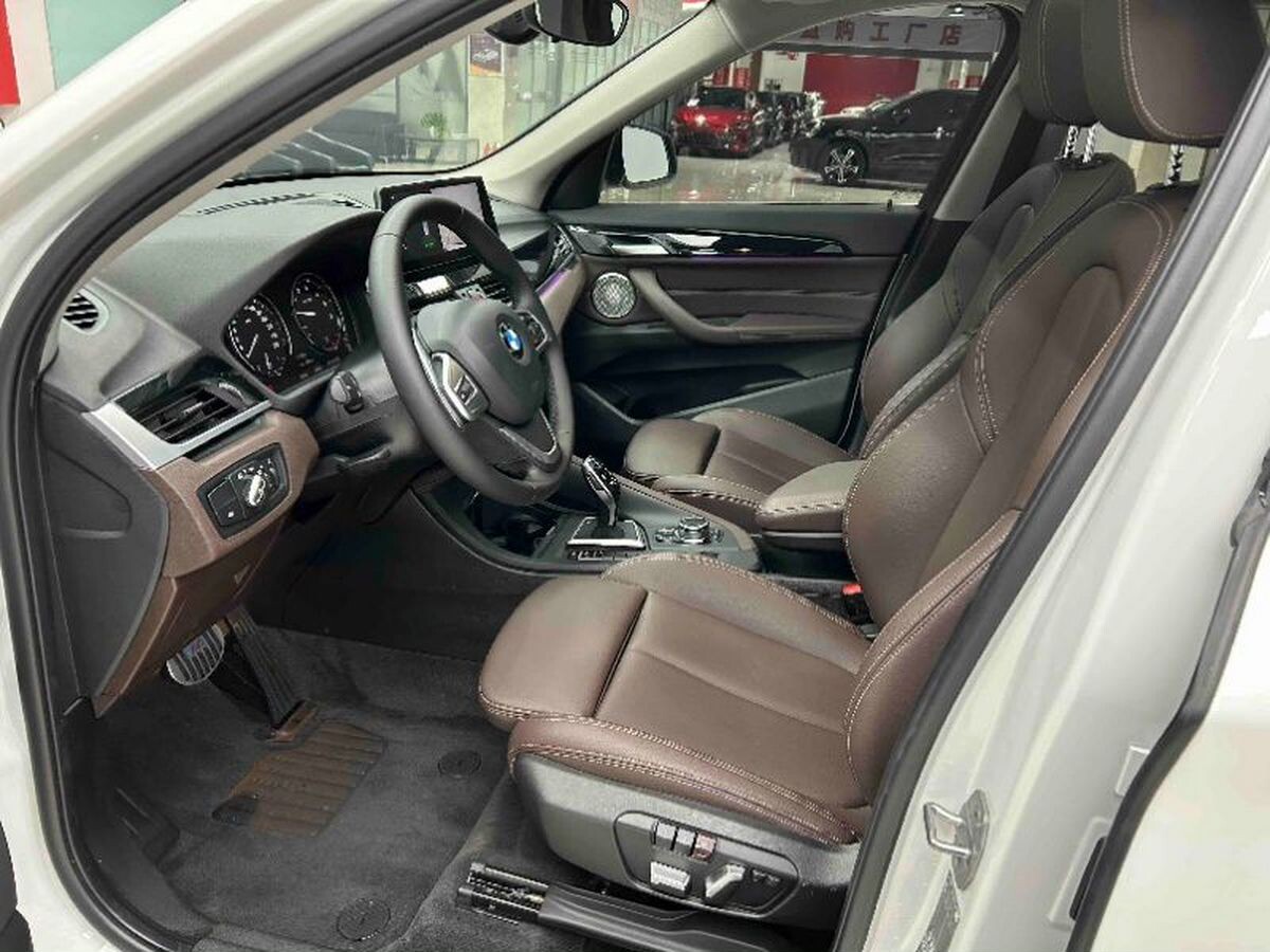 BMW X1 2022 - фото автомобиля