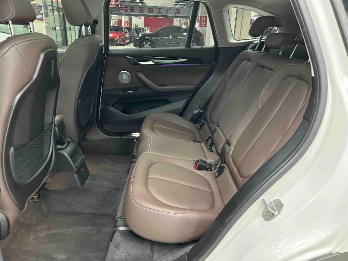 BMW X1 2022 - фото автомобиля