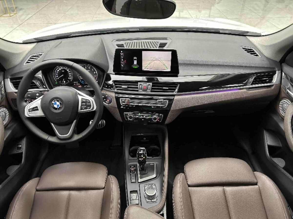 BMW X1 2022 - фото автомобиля