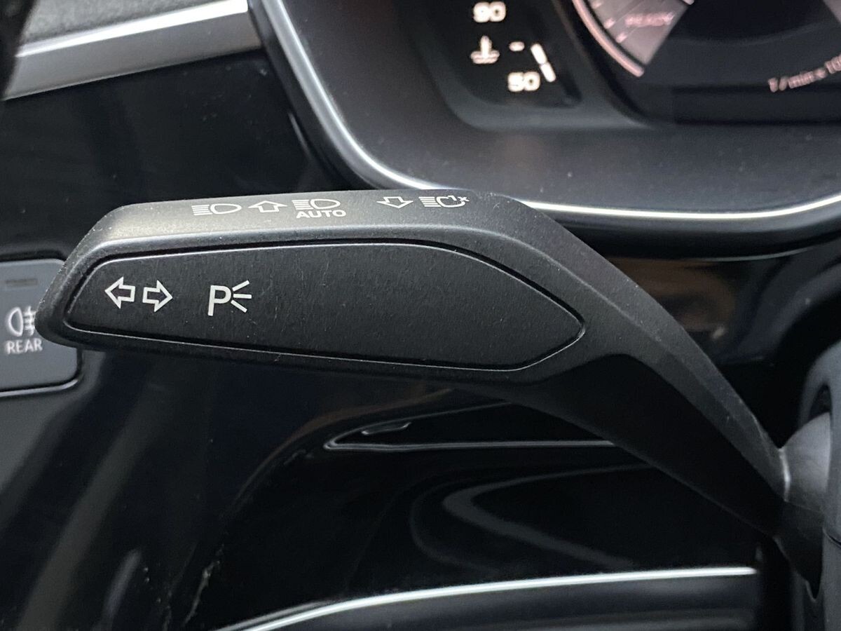 Audi Q3 2022 - фото автомобиля