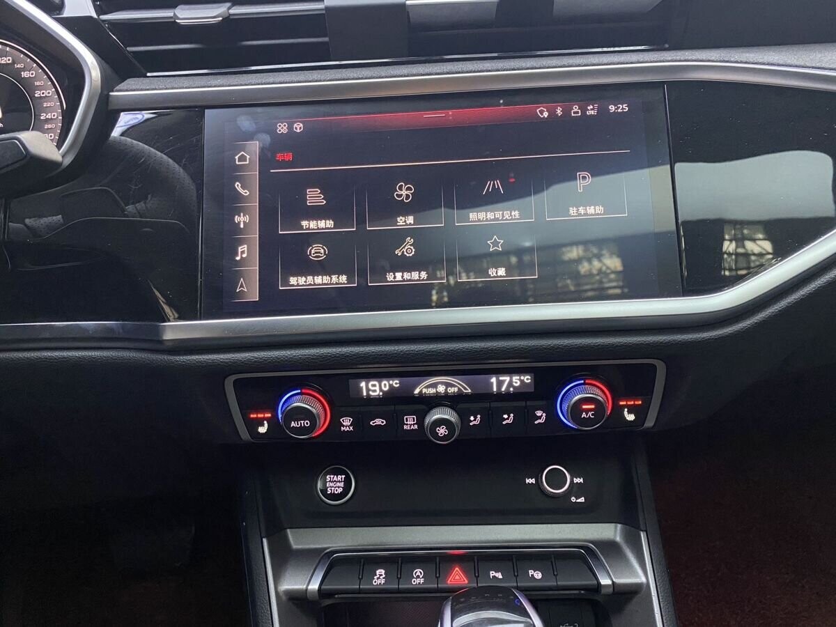 Audi Q3 2022 - фото автомобиля