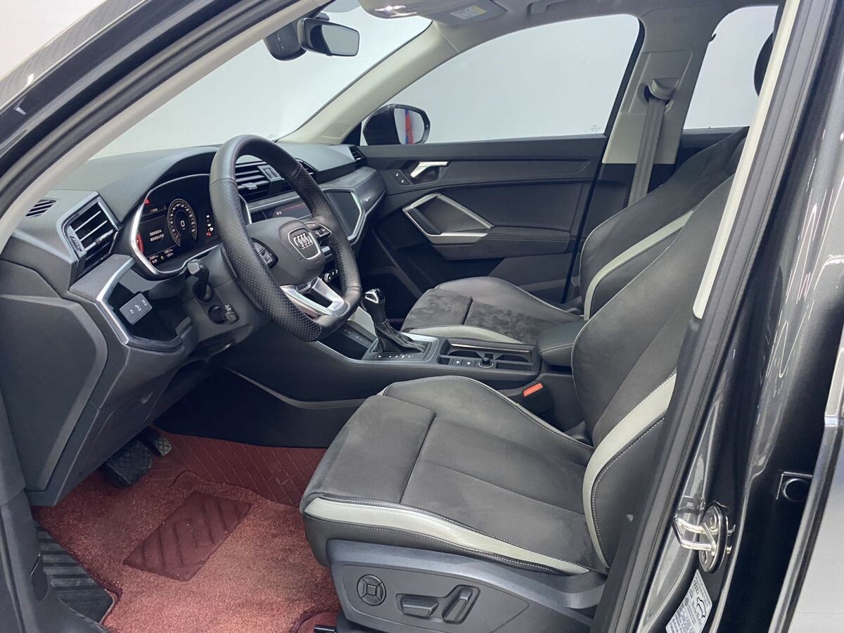 Audi Q3 2022 - фото автомобиля