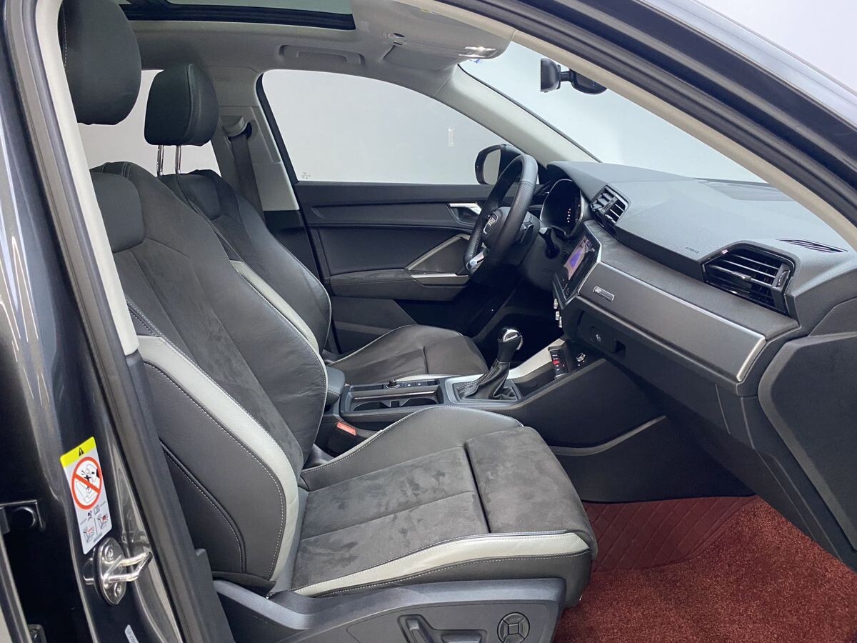 Audi Q3 2022 - фото автомобиля