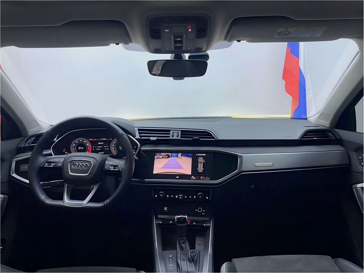 Audi Q3 2022 - фото автомобиля