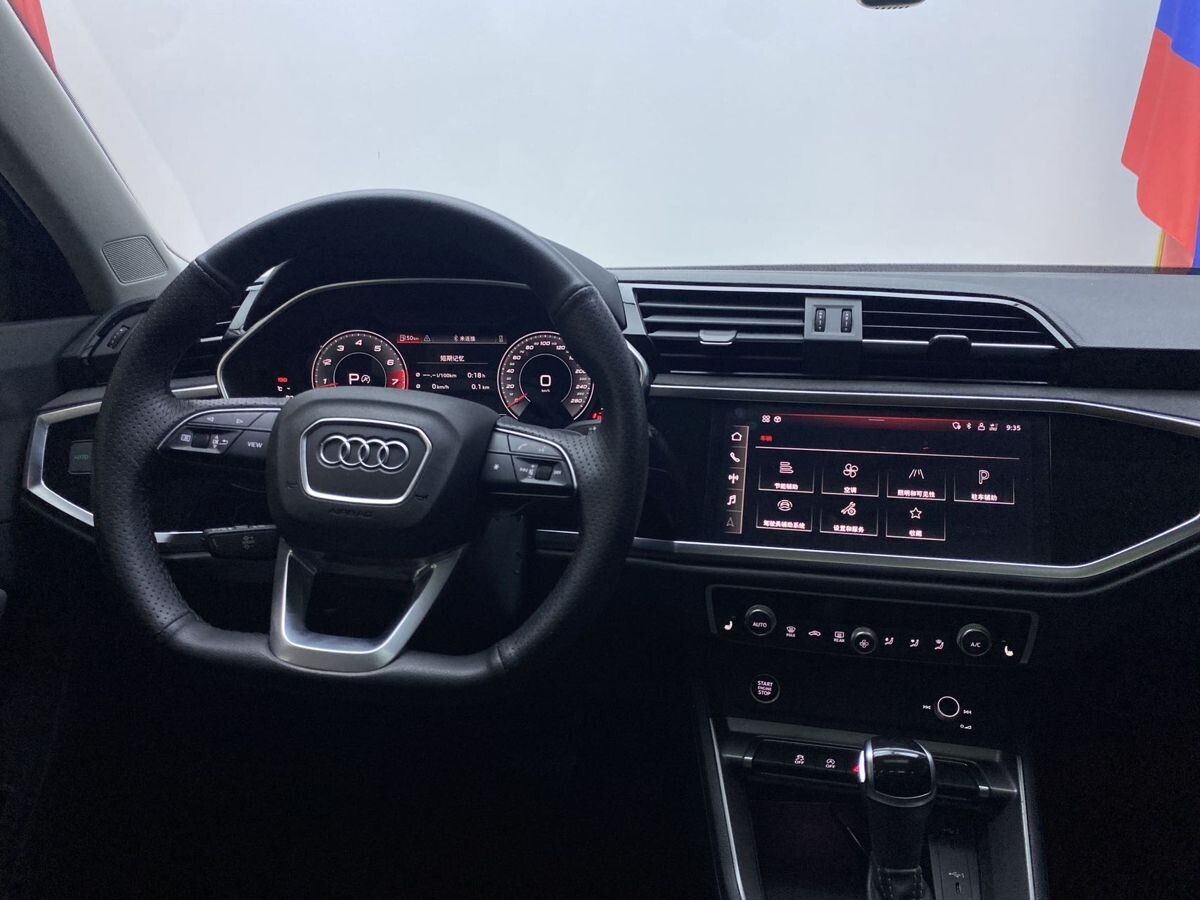 Audi Q3 2022 - фото автомобиля