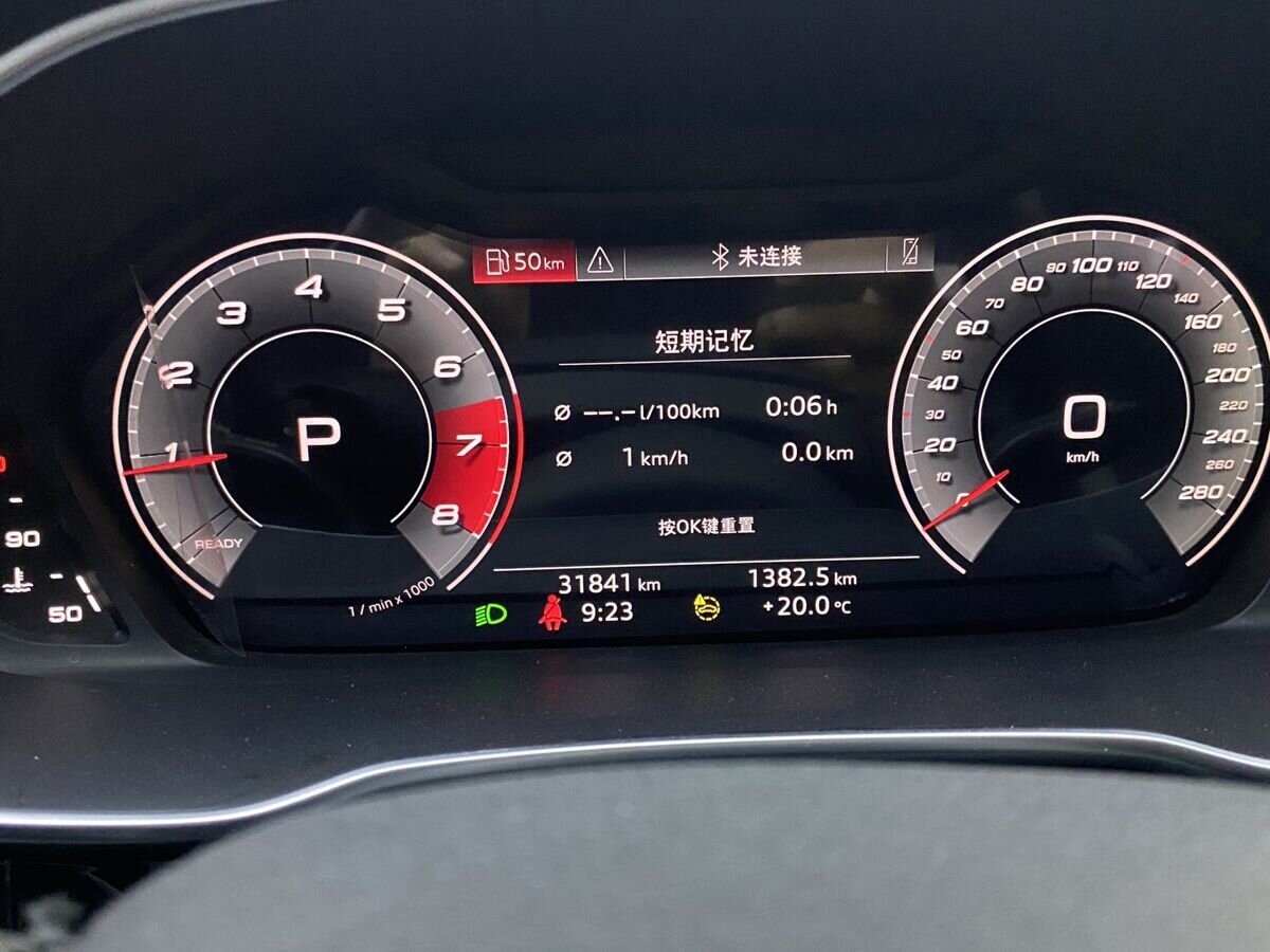 Audi Q3 2022 - фото автомобиля