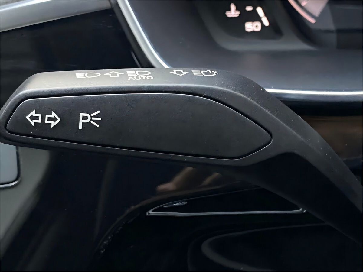 Audi Q3 2022 - фото автомобиля