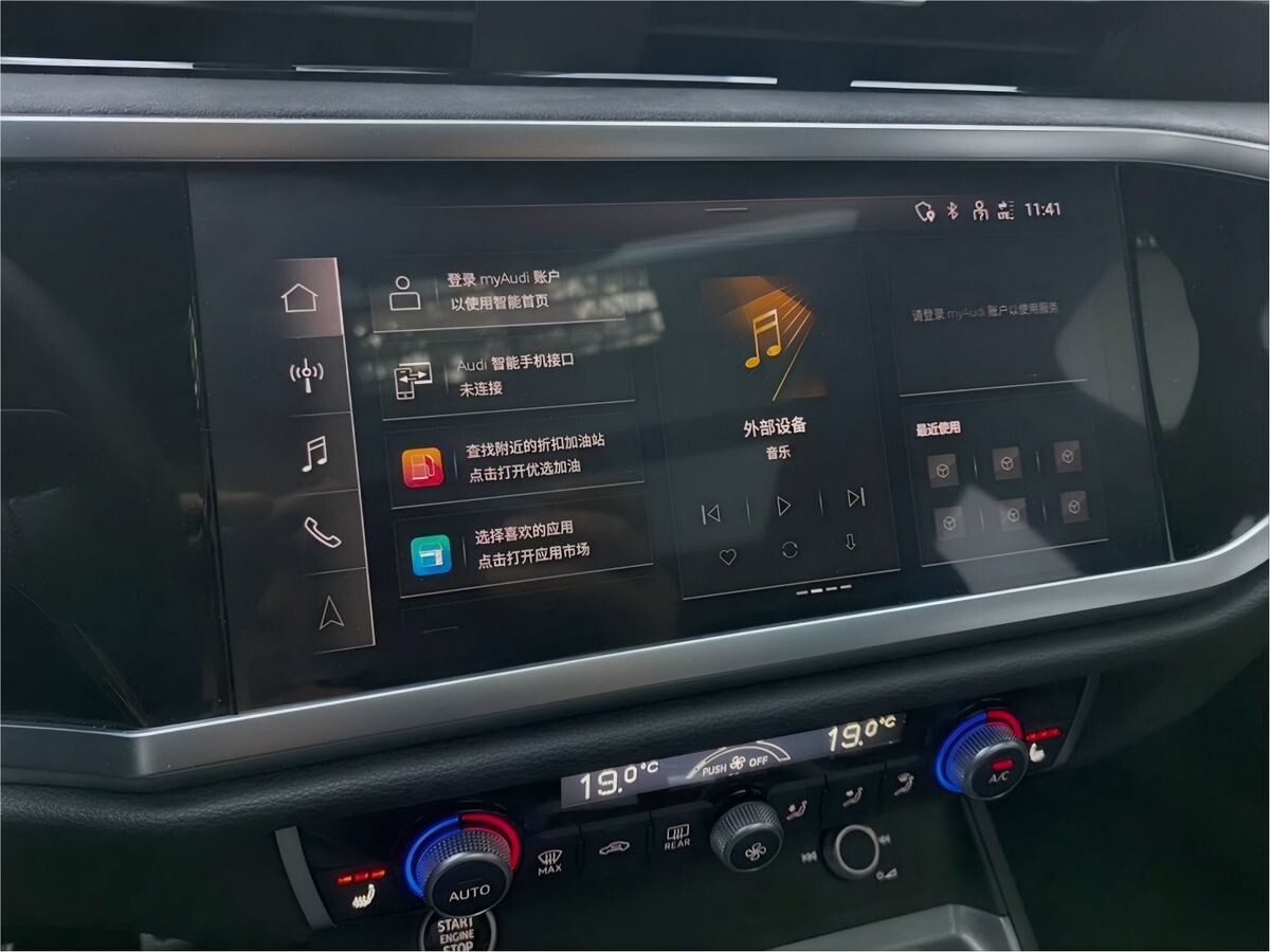 Audi Q3 2022 - фото автомобиля