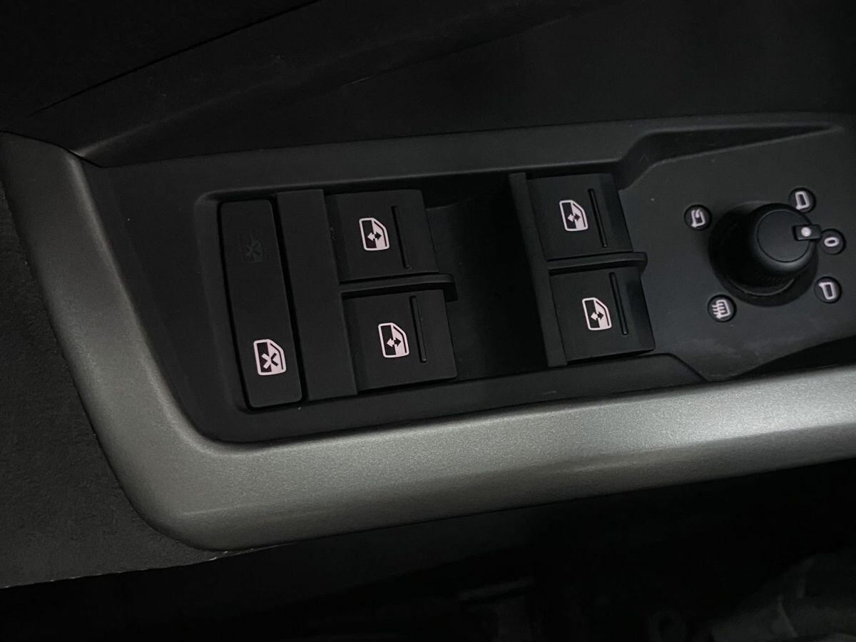 Audi Q3 2022 - фото автомобиля