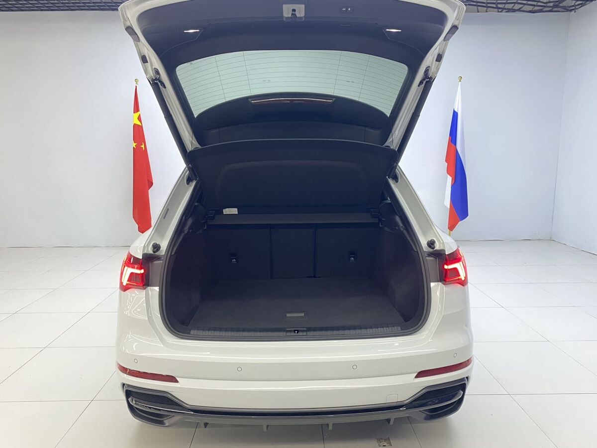Audi Q3 2022 - фото автомобиля