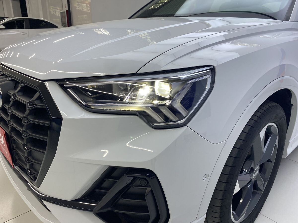 Audi Q3 2022 - фото автомобиля