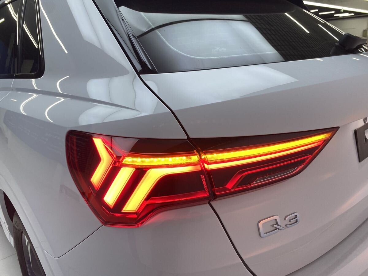 Audi Q3 2022 - фото автомобиля