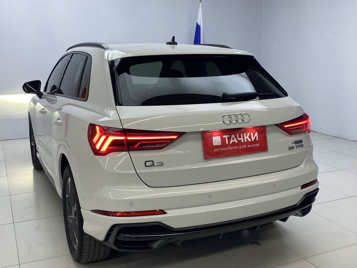 Audi Q3 2022 - фото автомобиля