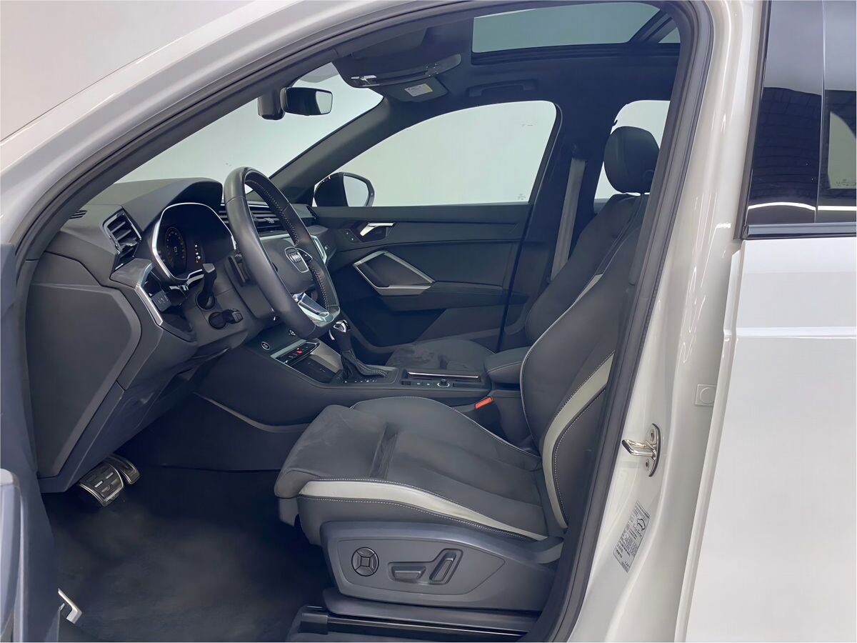 Audi Q3 2022 - фото автомобиля