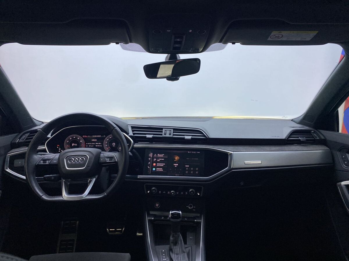 Audi Q3 2022 - фото автомобиля