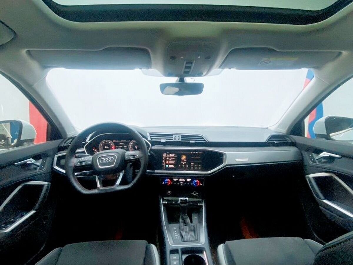Audi Q3 2022 - фото автомобиля