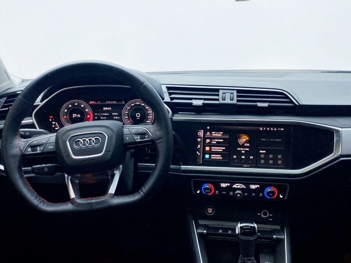 Audi Q3 2022 - фото автомобиля