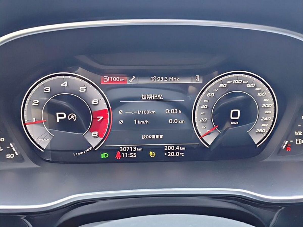 Audi Q3 2022 - фото автомобиля