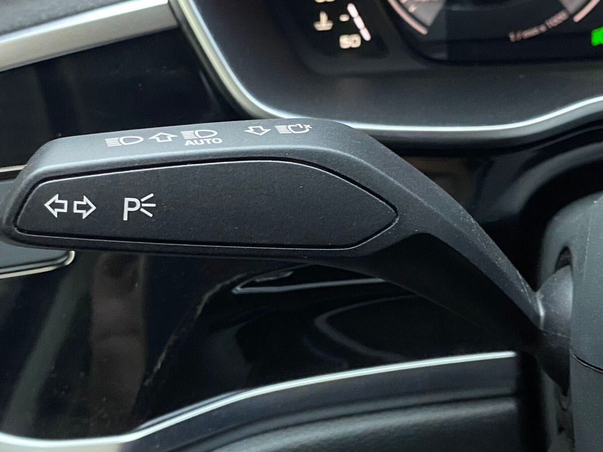 Audi Q3 2022 - фото автомобиля