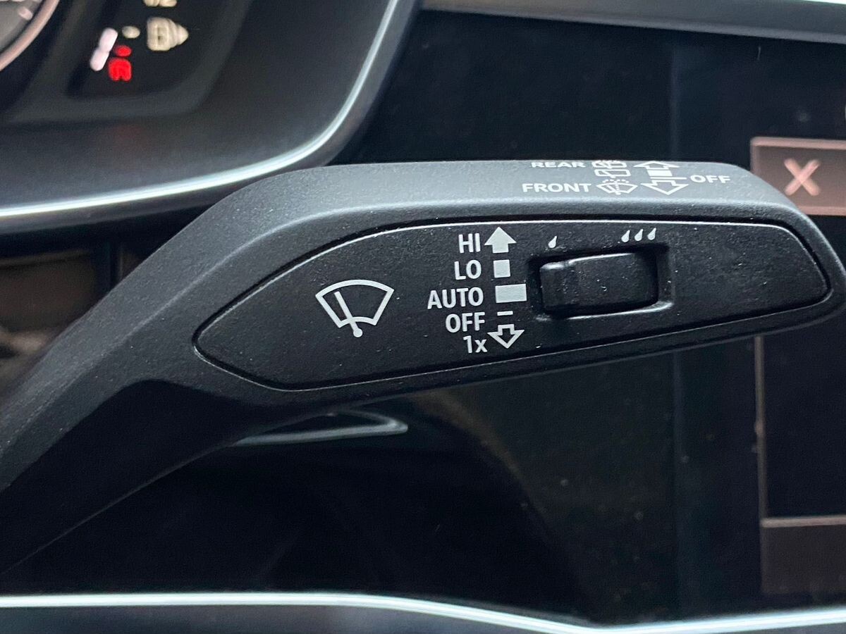 Audi Q3 2022 - фото автомобиля
