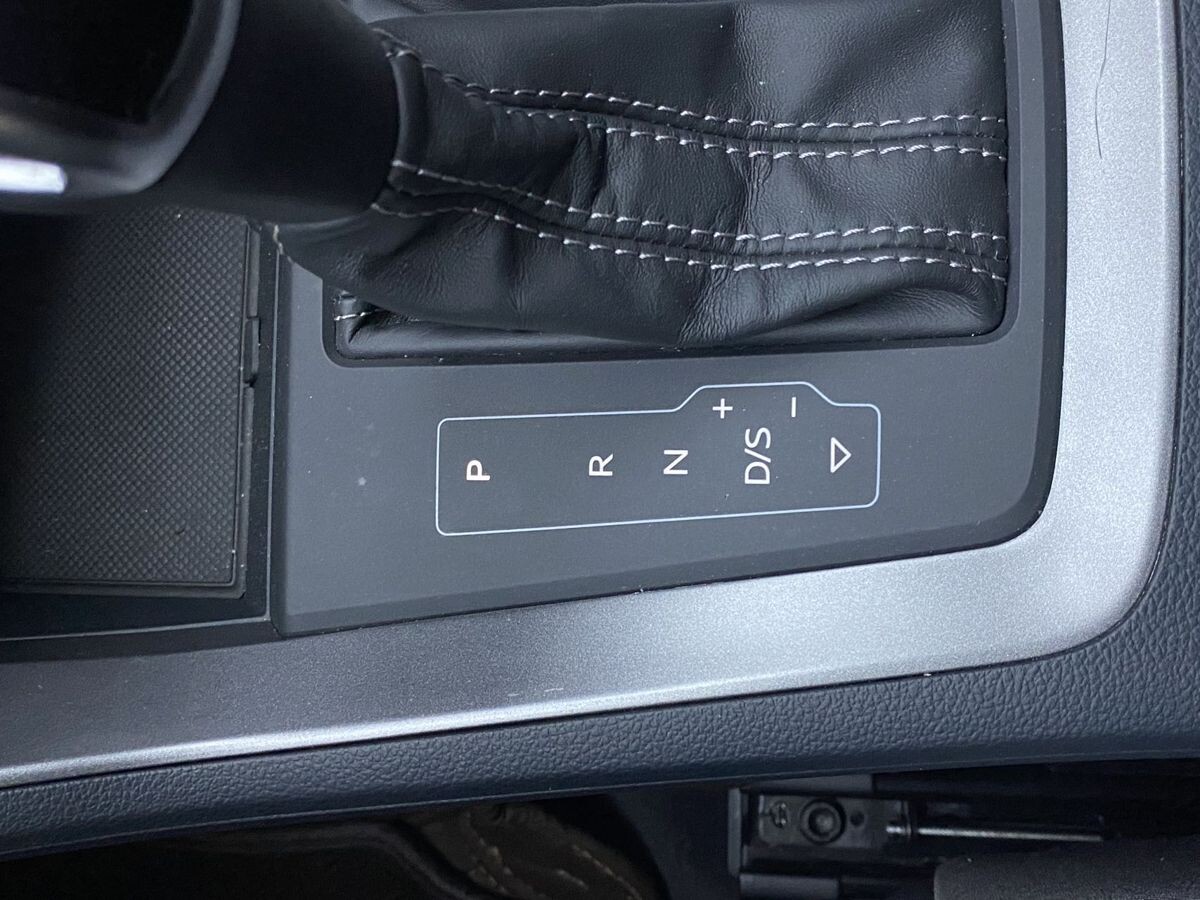 Audi Q3 2022 - фото автомобиля