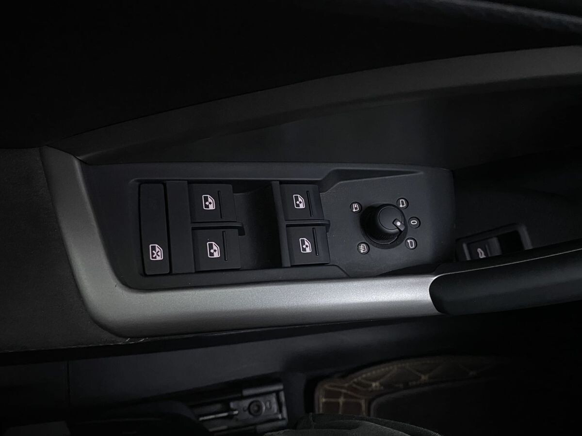 Audi Q3 2022 - фото автомобиля