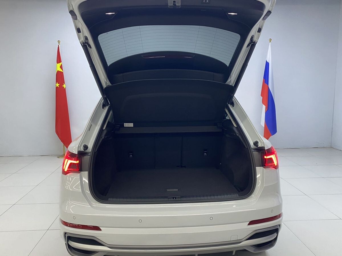 Audi Q3 2022 - фото автомобиля