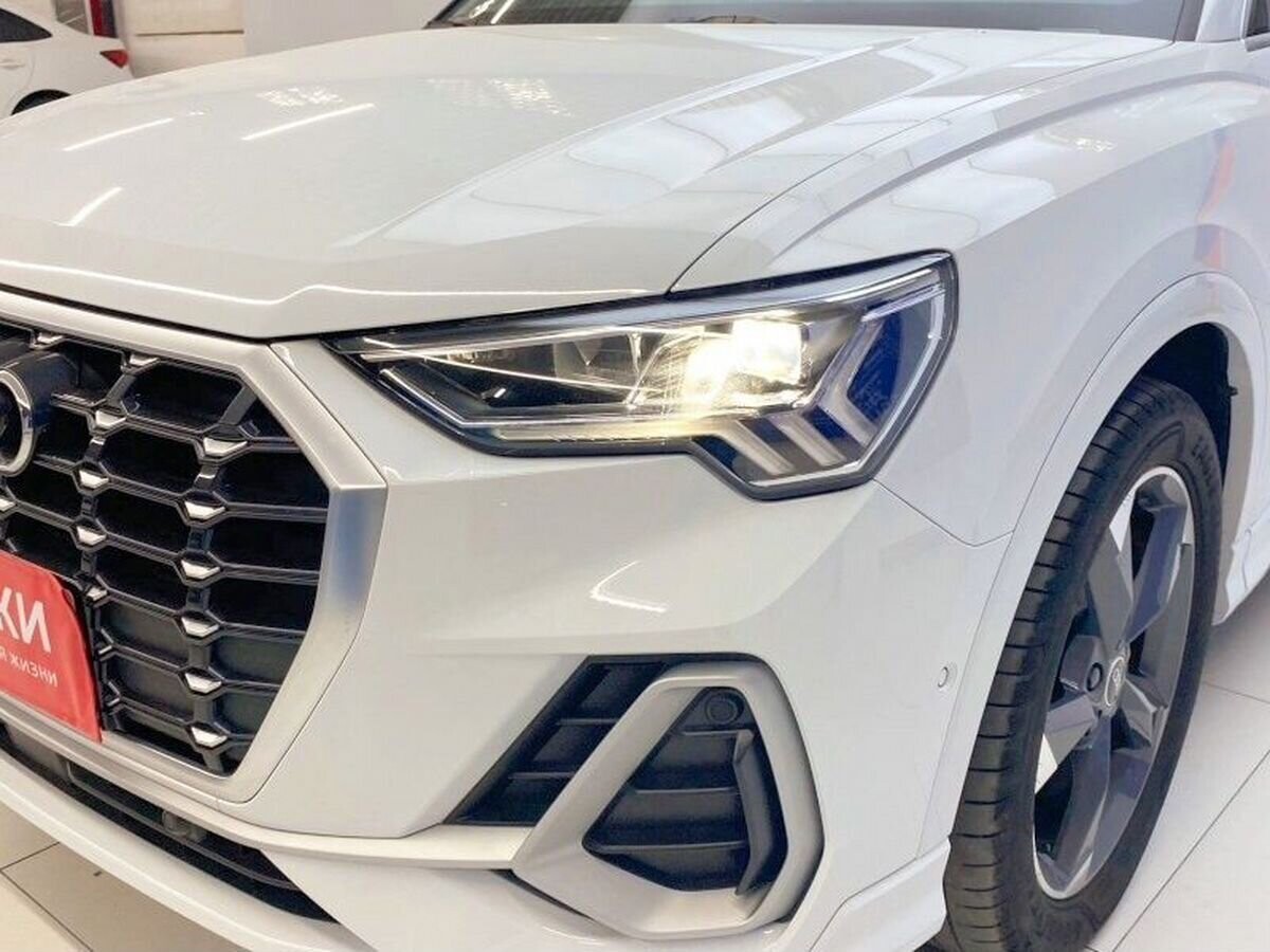 Audi Q3 2022 - фото автомобиля