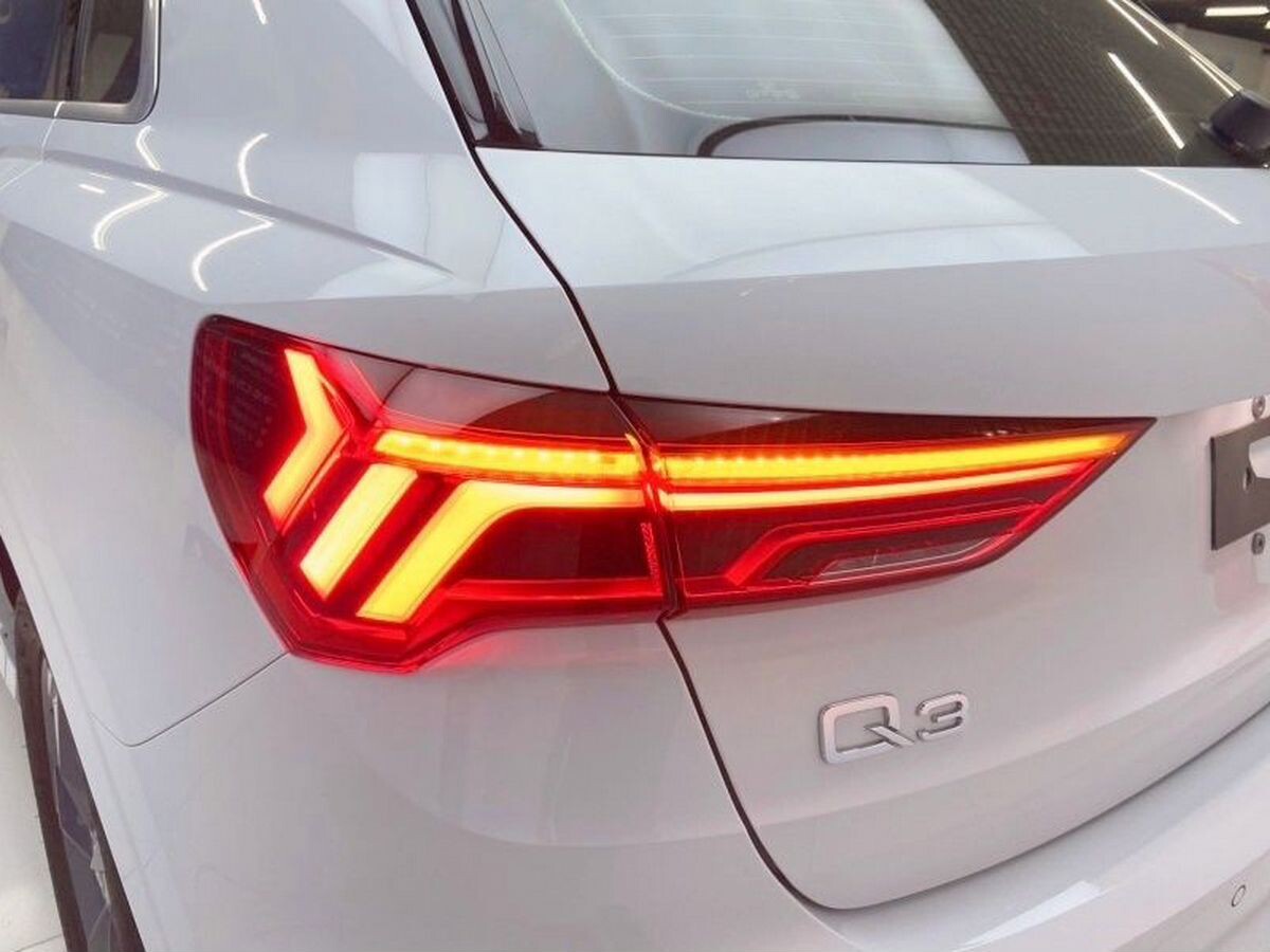 Audi Q3 2022 - фото автомобиля
