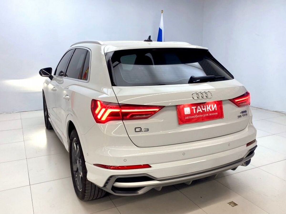 Audi Q3 2022 - фото автомобиля
