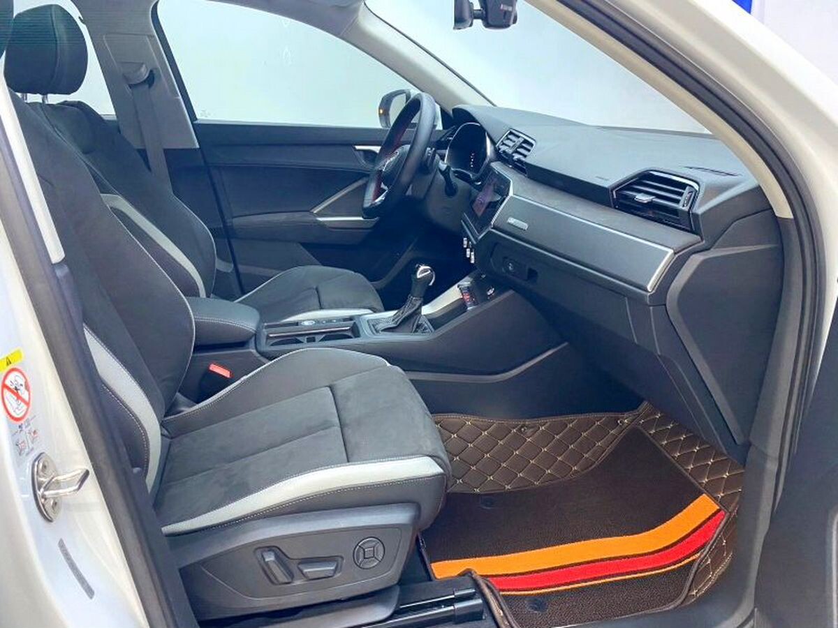 Audi Q3 2022 - фото автомобиля
