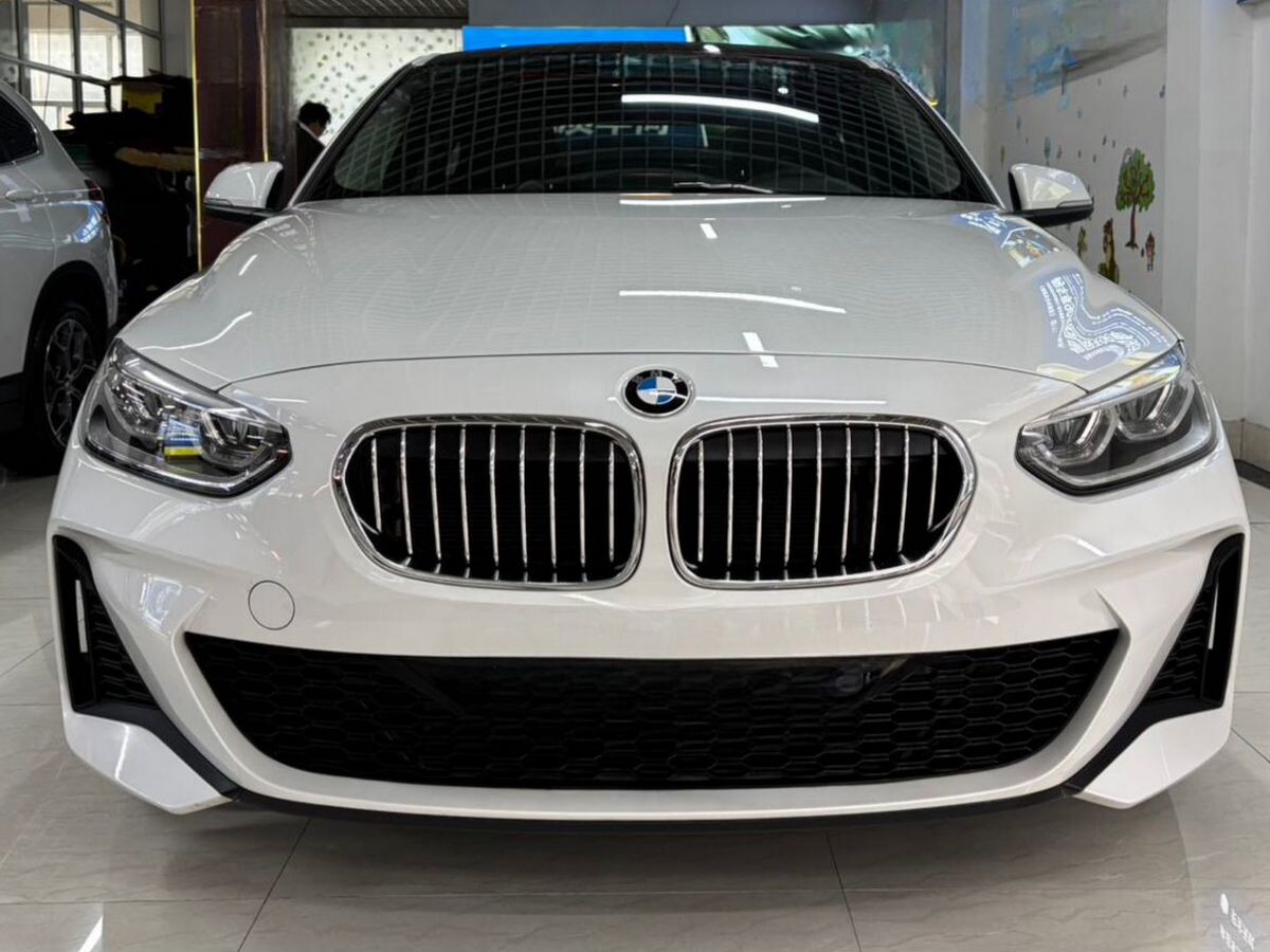 BMW 1-Series 2022 - фото автомобиля