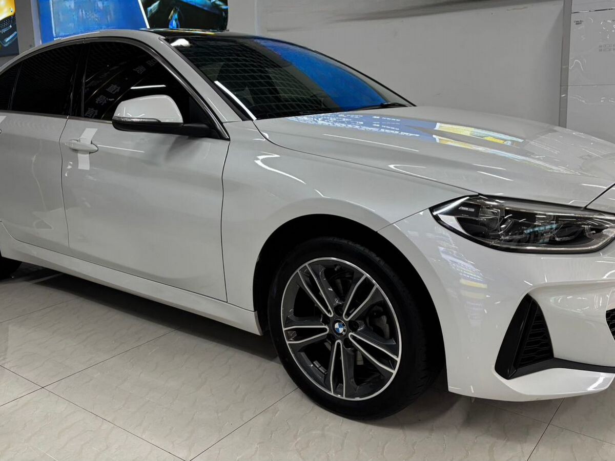 BMW 1-Series 2022 - фото автомобиля