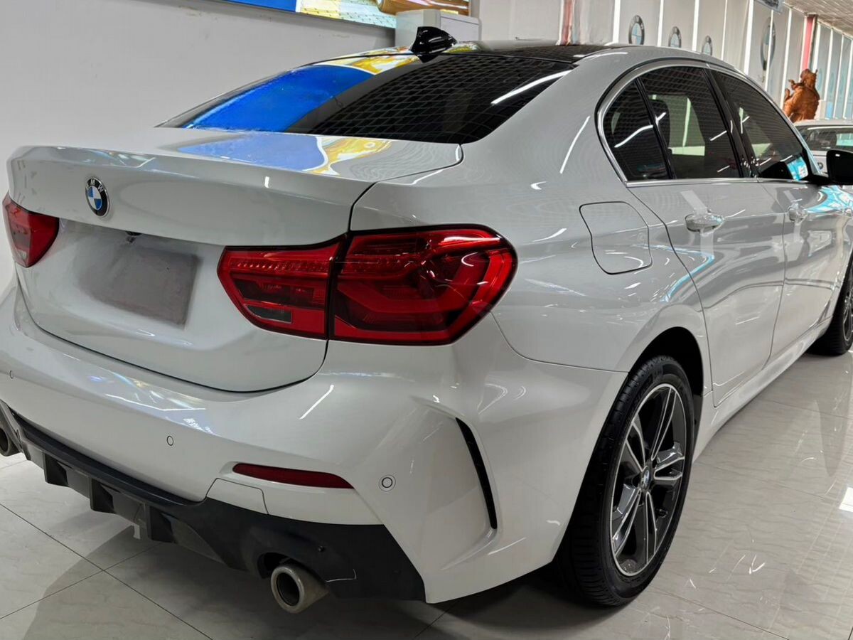 BMW 1-Series 2022 - фото автомобиля