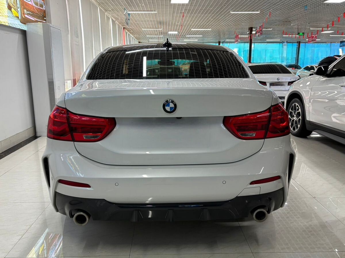 BMW 1-Series 2022 - фото автомобиля