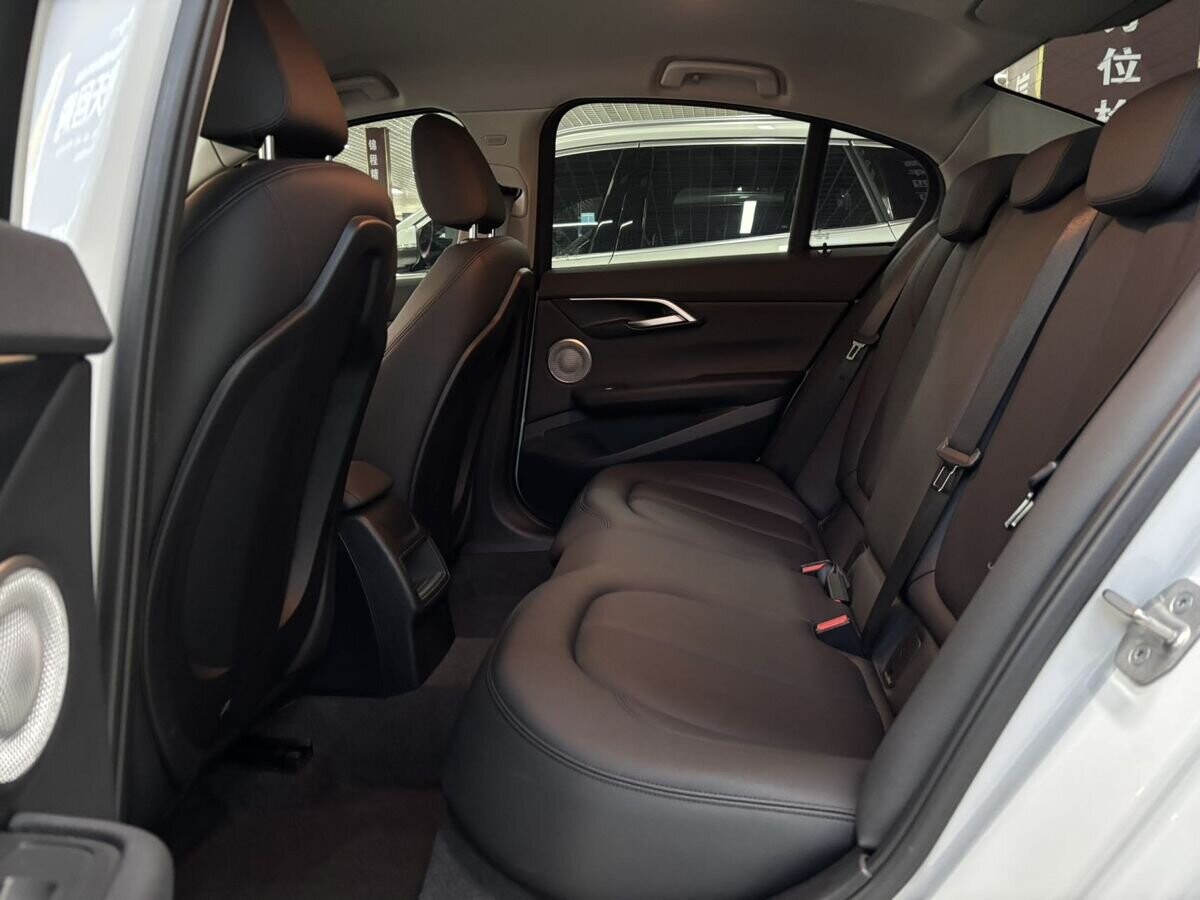 BMW 1-Series 2022 - фото автомобиля