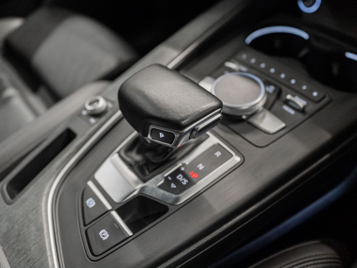 Audi A4 2017 - фото автомобиля