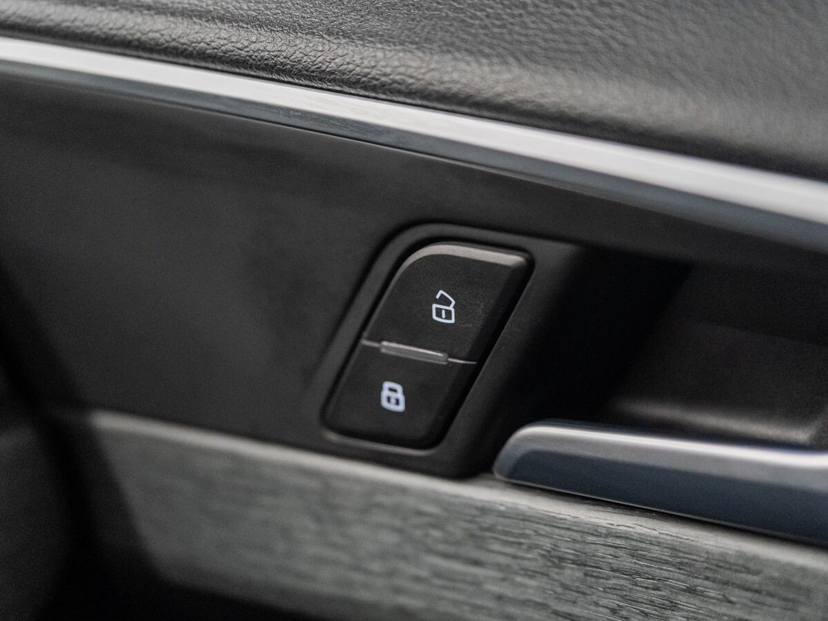 Audi A4 2017 - фото автомобиля
